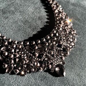 Zi Collection. Black/gunmetal gem necklace with earrings.